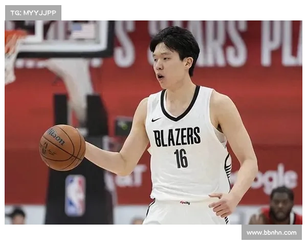 杨瀚森队内赛展现全能实力队记者盛赞其挡拆细腻护框能力出众