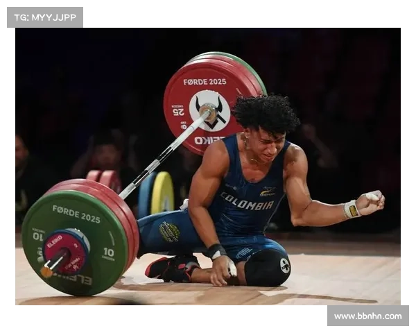 中国选手何岳基勇夺举重世锦赛男子71公斤级抓举金牌彰显实力